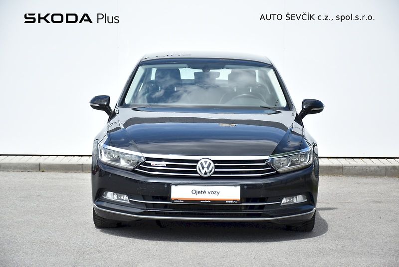 Volkswagen Passat (2017) HIGHLINE 2.0 BiTDI 176kW DSG 4 - fotka 4 z 31