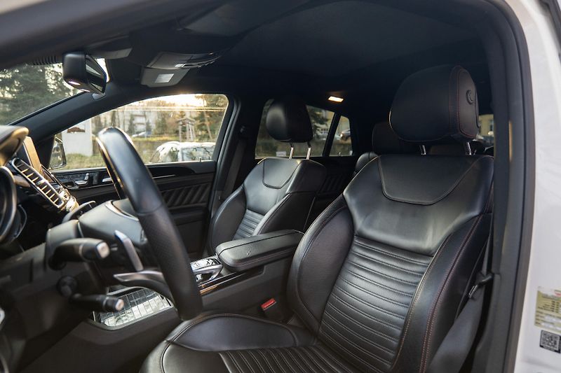 Mercedes-Benz GLE 350d 4M AMG Coupé 360 Pano Dis - fotka 10 z 40