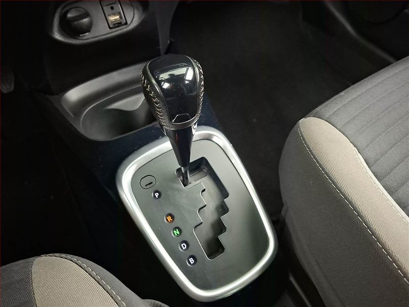Toyota Yaris (2020) 1.5 Hybrid, Automat, ČR,1.maj - fotka 13 z 21