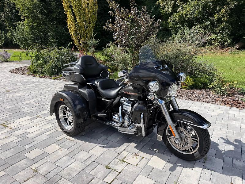 Harley-Davidson FLHTCUTG Tri Glide Ultra Classic (2019) Harley-Davidson Tri GlideUltra - fotka 2 z 6