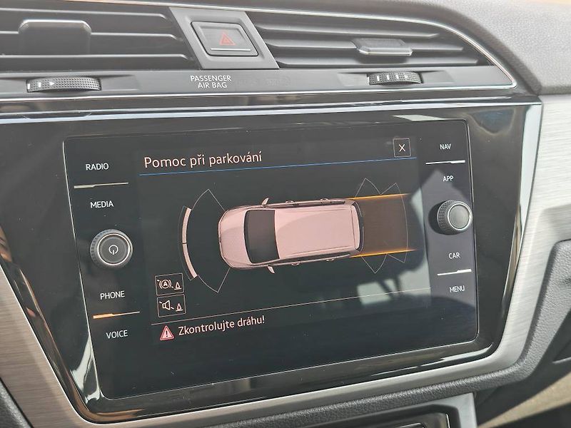 Volkswagen Touran Comfortline 7DSG 1,5TSI - fotka 16 z 22