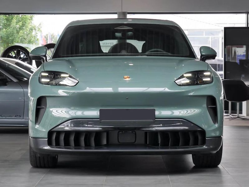Porsche Cayenne Electric Pano HuD 360 Chrono T - fotka 2 z 22