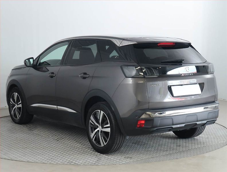 Peugeot 3008 (2023) Allure 1.5 BlueHDi, 1.majitel - fotka 4 z 20