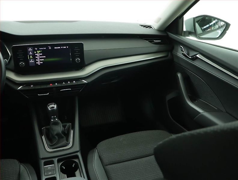 Škoda Octavia (2023) Ambition 2.0 TDI, ČR,1.maj - fotka 8 z 15