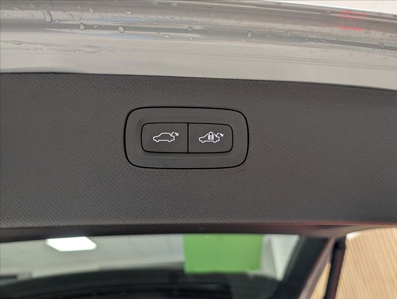 Volvo XC90 T8 Plus Dark Recharge AWD - fotka 37 z 39