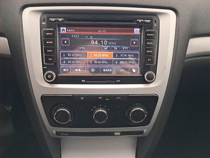 Škoda Octavia (2012) Ambition 1.6 TDI, Tempomat - fotka 12 z 16
