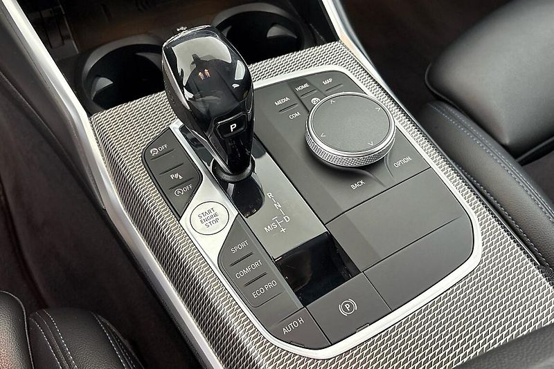 BMW Řada 3 330d xDrive - fotka 23 z 26