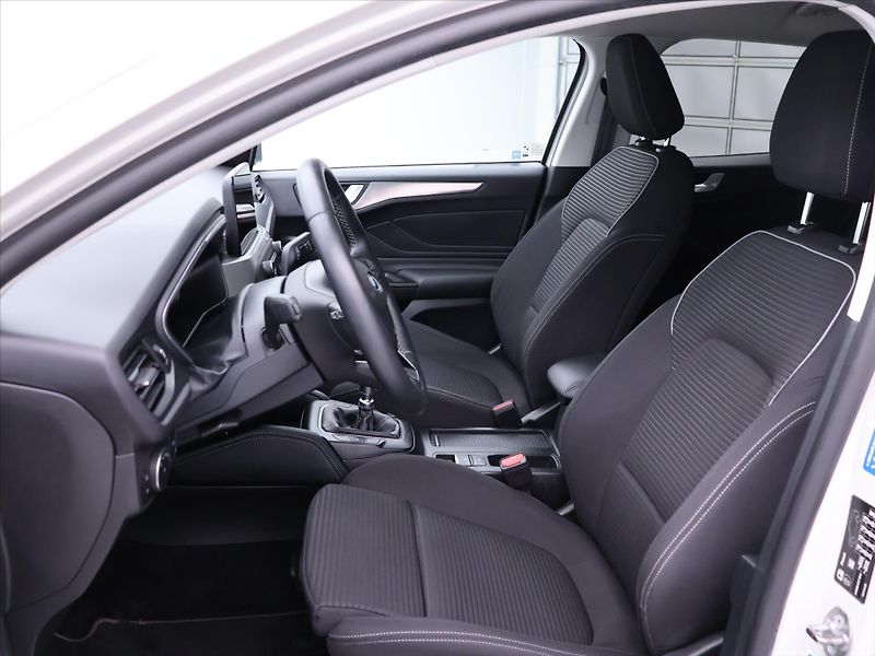 Ford Focus 1,5 Titanium X CZ 1.Maj. DPH - fotka 11 z 31