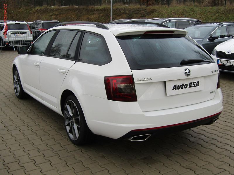 Škoda Octavia (2014) 2.0 TDi, ČR, RS, DSG, bixen - fotka 4 z 17