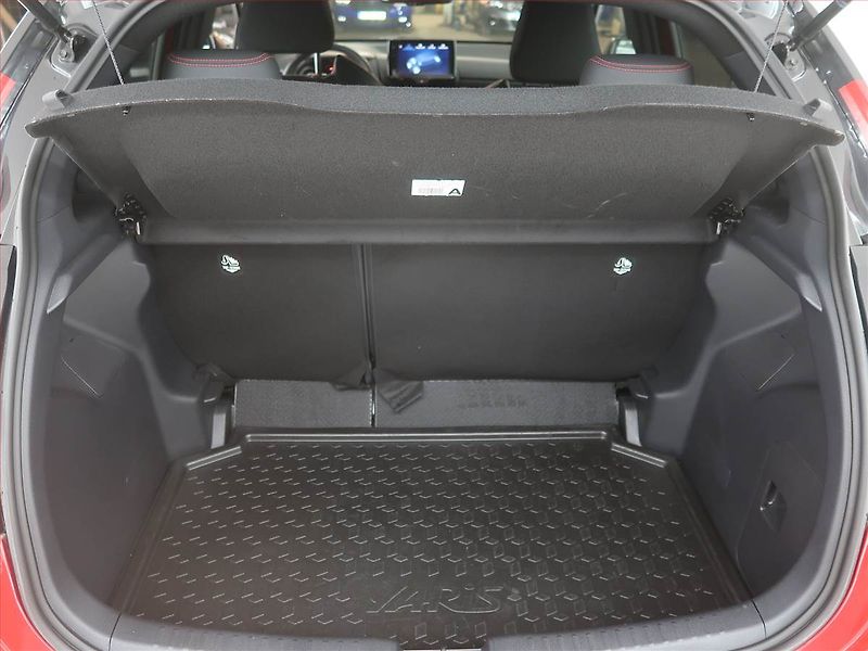 Toyota Yaris (2023) GR Sport 1.5 VVT-i Hybrid - fotka 14 z 22