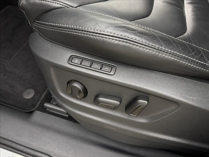 Škoda Kodiaq 2,0 DSG 4X4 CANTON ACC 360° - fotka 40 z 47