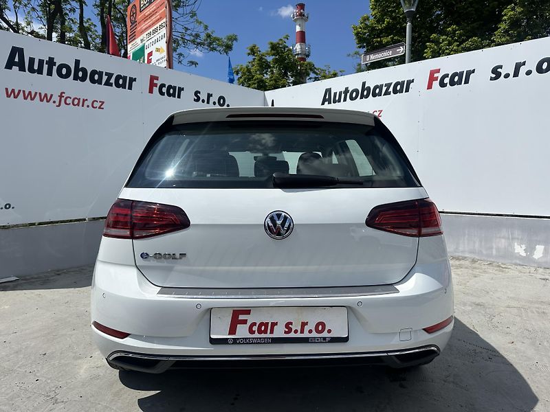 Volkswagen e-Golf (2020) 100kW, rezervace - fotka 6 z 30