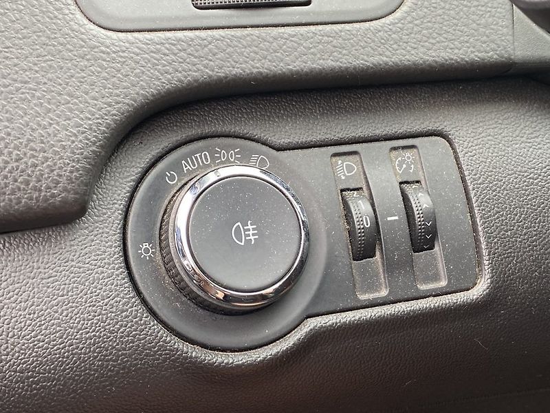 Opel Insignia 2.0CDTi, manual, navi, tažné - fotka 12 z 12
