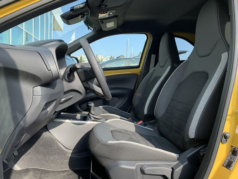 Toyota Aygo X GR SPORT 1,5 HEV AT - fotka 7 z 14