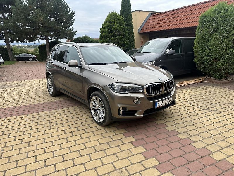 BMW X5 x DRIVE 30D - fotka 1 z 28