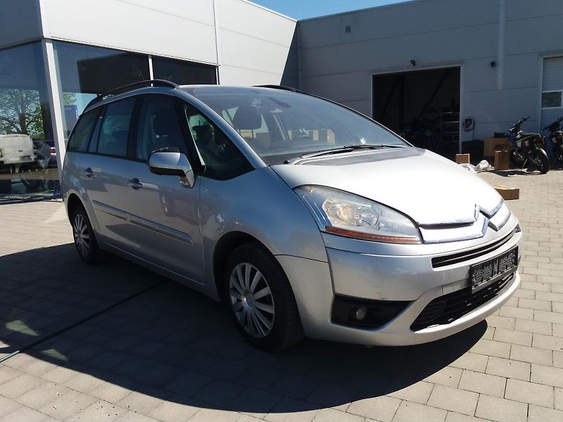 Citroën Grand C4 Picasso 1.6 16V,7.MÍST,SERV.KNÍŽKA!! - fotka 3 z 17
