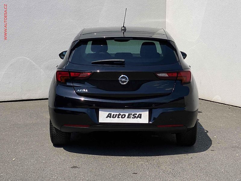 Opel Astra (2020) 1.2 T, LED, navi, kamera - fotka 5 z 17