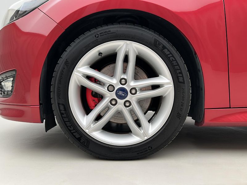 Ford Focus 1.5 ECOBOOST MAN 1. maj. - fotka 14 z 36