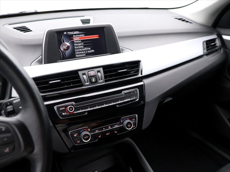 BMW X1 1,5 18i sDrive Advantage - fotka 20 z 32