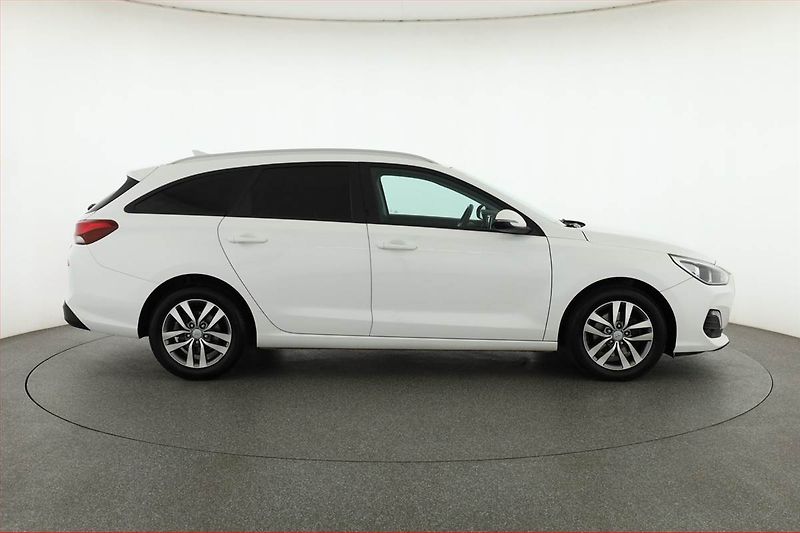 Hyundai i30 (2019) Trikolor 1.0 T-GDI, ČR,1.maj - fotka 6 z 17