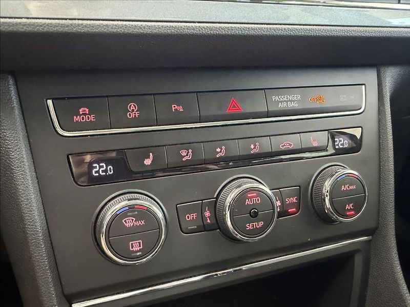 Seat Leon 2,0 TDi, FR-Line, DSG, Navi - fotka 18 z 34