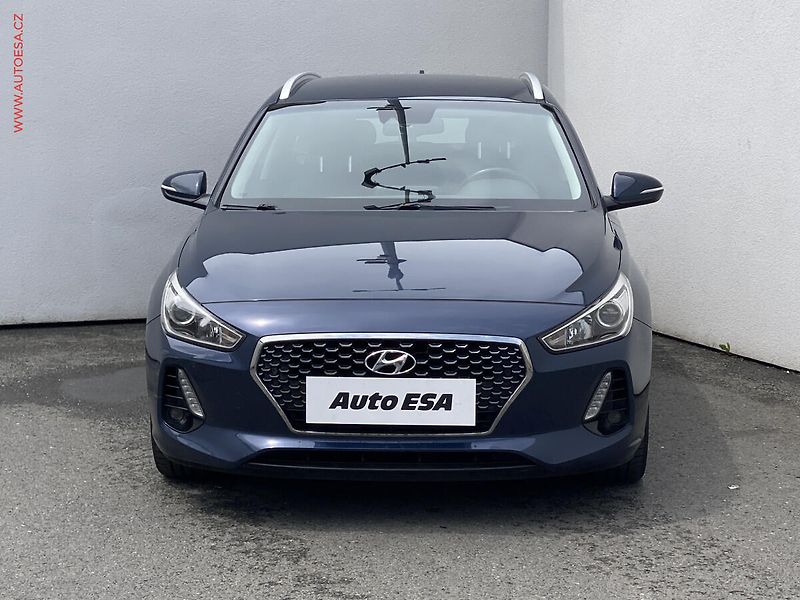Hyundai i30 (2017) 1.6 CRDi, 2.maj,ČR, AC, navi - fotka 2 z 17