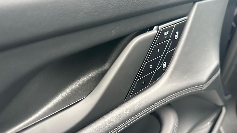 Porsche Taycan (2025) 4S Sport Tursimo 4S - fotka 28 z 30