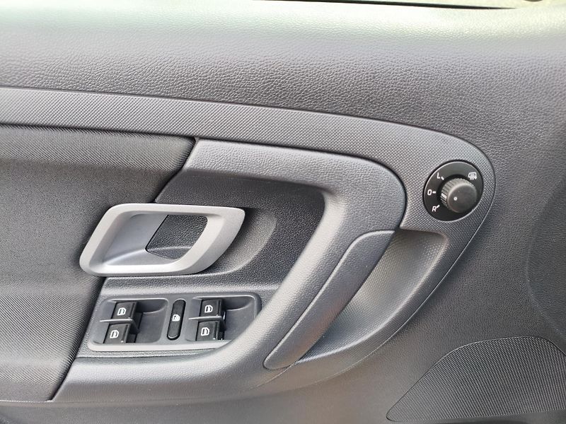 Škoda Fabia (2013) 1,2 TSI Style combi - fotka 23 z 32