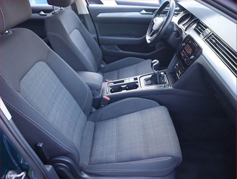 Volkswagen Passat (2020) 2.0 TDI, Serv.kniha, Navi - fotka 9 z 20