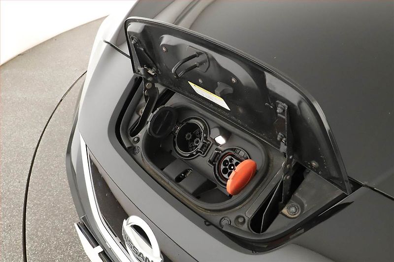 Nissan Leaf (2018) 40 kWh, SoH 81%, Automat - fotka 17 z 18