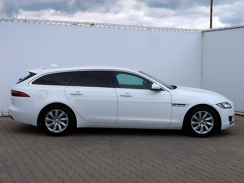 Jaguar XF (2018) 20d, Automat, Kůže, Navi - fotka 6 z 19