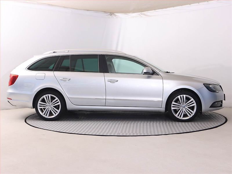 Škoda Superb (2013) Laurin&Klement 2.0 TDI - fotka 6 z 21