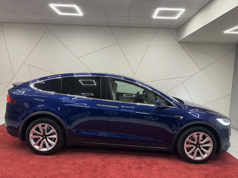 Tesla Model X (2018) Model X P100D - fotka 5 z 16