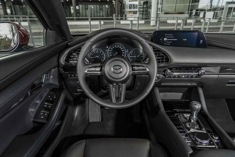 Mazdu 3 s novým motorem jsem zkoušel v Českém Středohoří