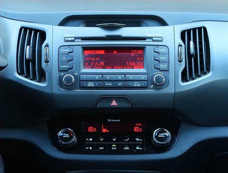 Kia Sportage (2011) 1.6 GDI, Serv.kniha, Tempomat - fotka 12 z 17