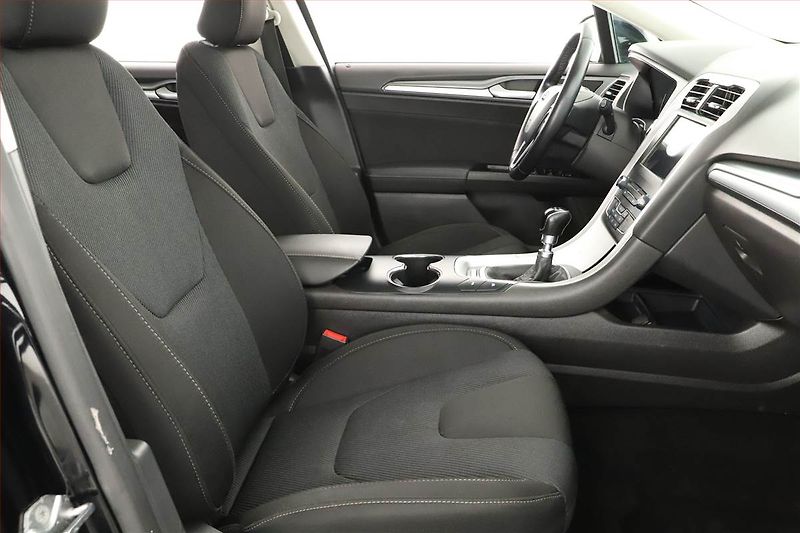 Ford Mondeo (2017) 2.0 TDCI, Navi, Tempomat - fotka 7 z 17