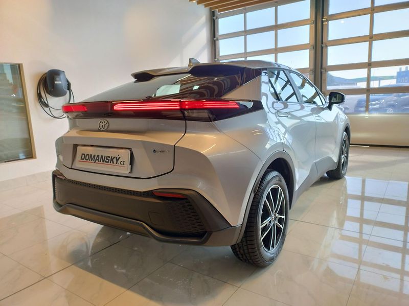 Toyota C-HR (2026) 1.8 FHEV COMFORT - 0% úrok - fotka 4 z 13