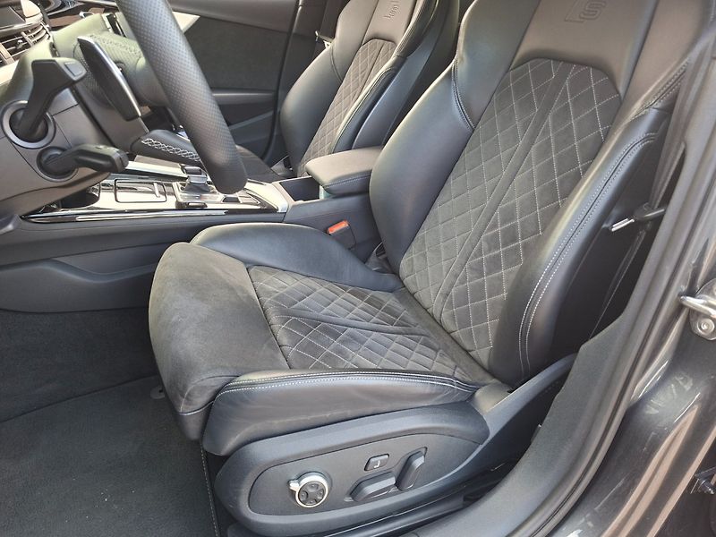 Audi S4 (2020) 3.0TDI 255kW ČR-HUD-B.O. - fotka 26 z 40