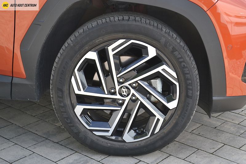 Hyundai Tucson 1,6 T-GDI PHEV 4WD AT PREMIUM - fotka 11 z 69