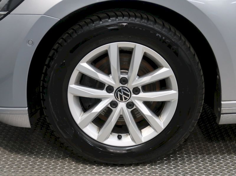Volkswagen Passat (2022) BUSINESS 1.5TSI EVO 110KW - fotka 12 z 39