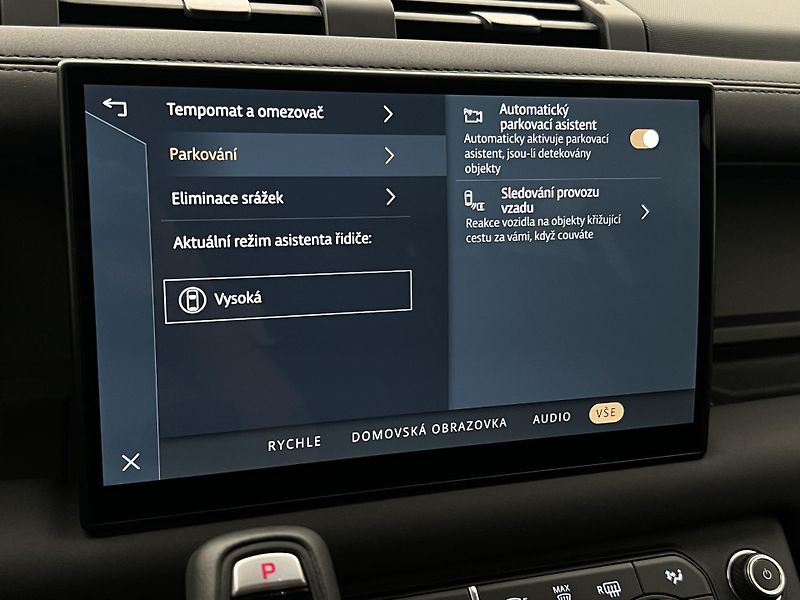 Land Rover Defender D300 AWD X-DYNAMIC SE AUT CZ - fotka 39 z 45
