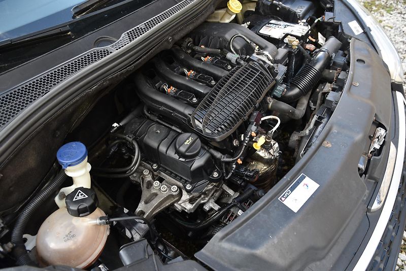 Peugeot 208 1.2i, motor - spotřeba oleje - fotka 24 z 25
