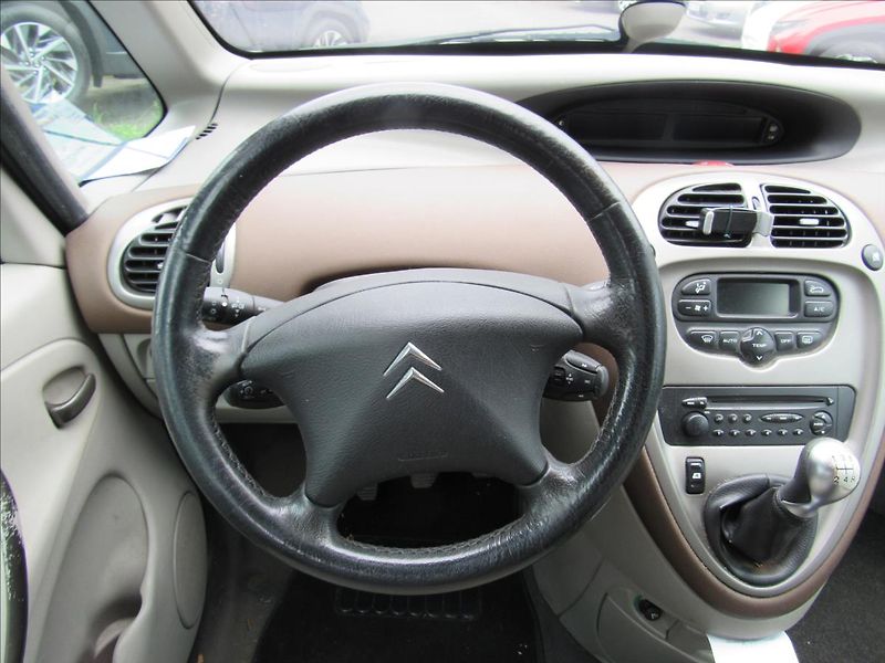 Citroën Xsara Picasso 1,8 85kW - fotka 12 z 24