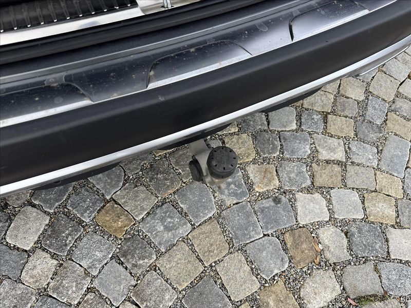 Mercedes-Benz Třídy E E 220d 4M All-terrain - fotka 28 z 33