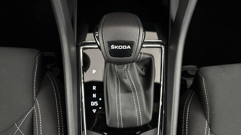 Škoda Karoq 1.5 TSI DSG Sportline - fotka 23 z 27