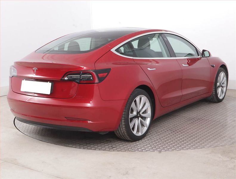 Tesla Model 3 (2020) Std Range Plus 52kWh, SoH 85% - fotka 5 z 23