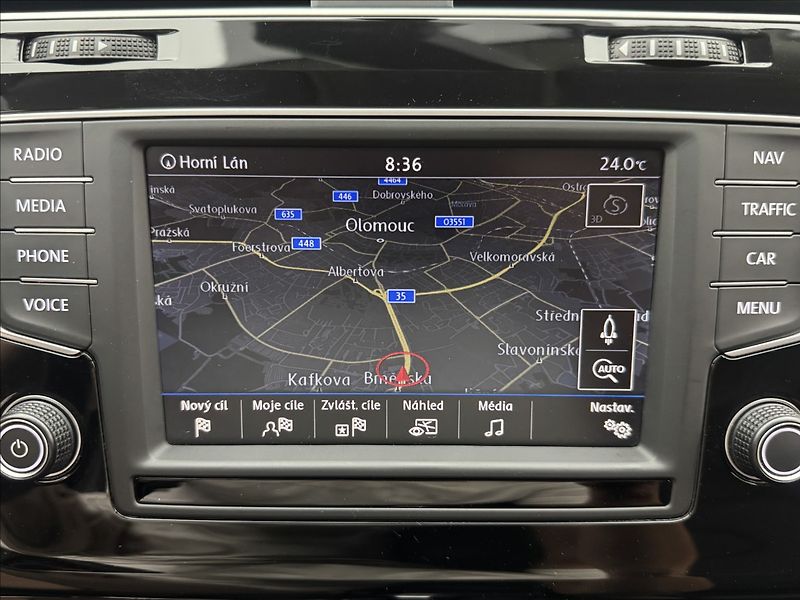 Volkswagen Golf 1,6 DSG DPH HIGHLINE 2XKOLA ČR - fotka 19 z 41