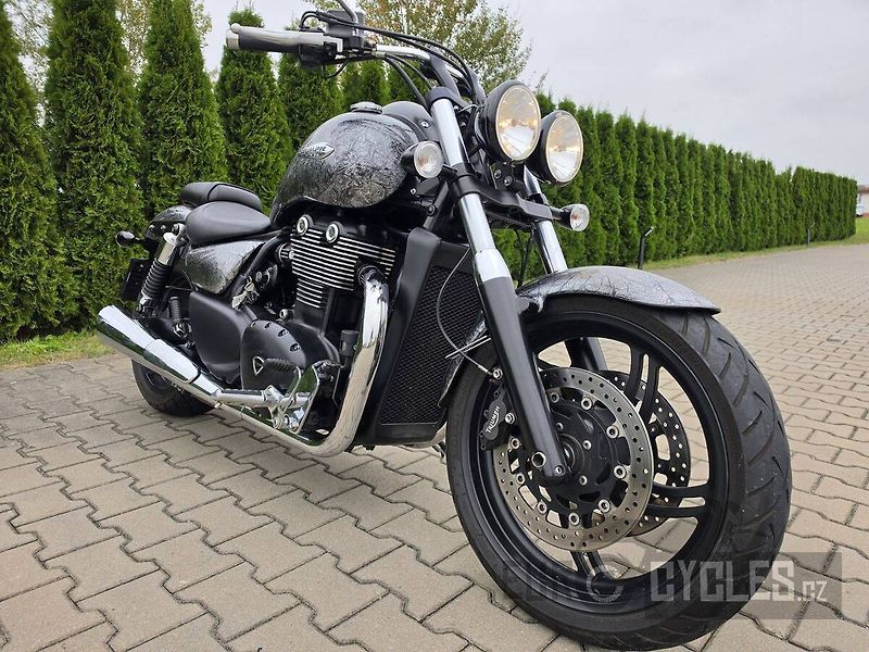 Triumph Thunderbird Storm (2013) - fotka 2 z 20