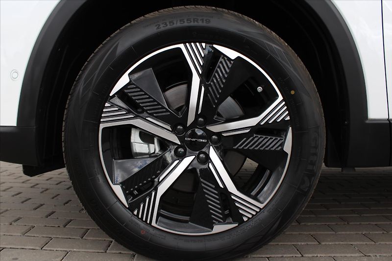 BAIC X7 1.5T 130kW A/T LED PANORAMA - fotka 9 z 32
