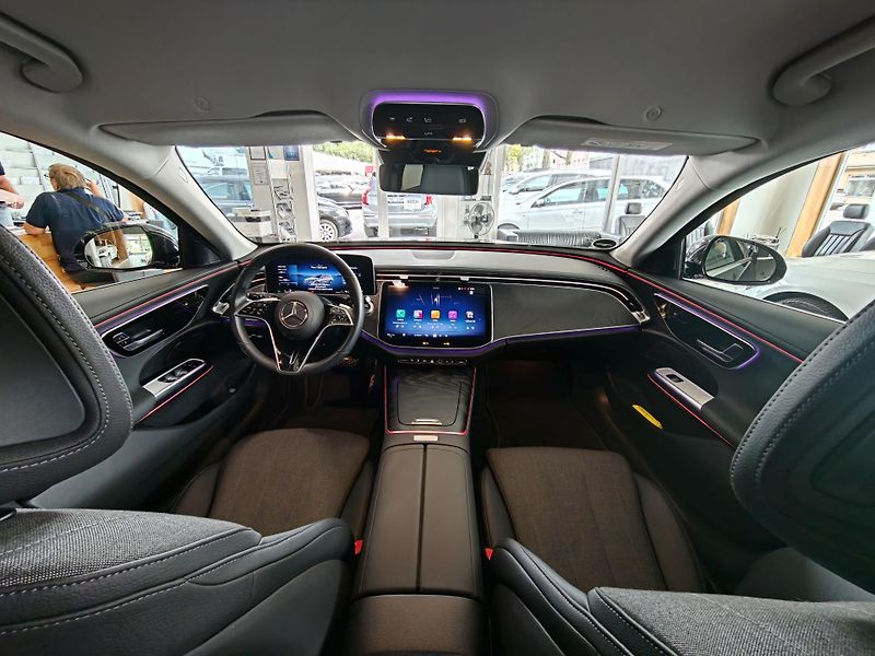 Mercedes-Benz Třídy E 300de 4M Avantgarde kombi - fotka 19 z 30